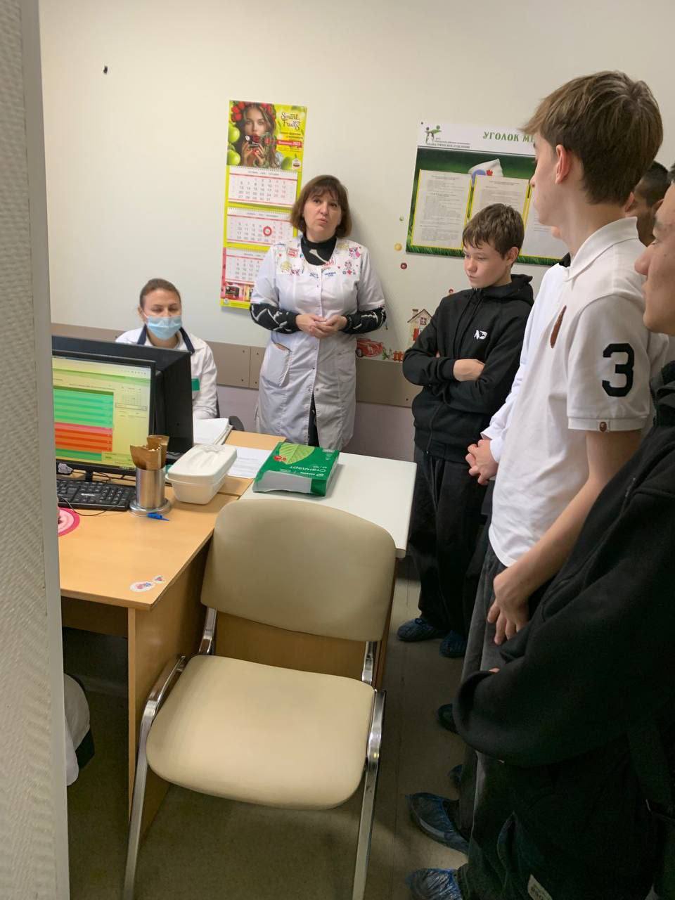 На протяжении нескольких дней ученики 10 классов школ муниципального округа Чехов Любучанской, №3 и №8 медицинского профиля посещали учреждения Чеховской городской больницы На протяжении нескольких дней ученики 10 классов школ муниципального округа Чехов Любучанской, №3 и №8 медицинского профиля посещали учреждения Чеховской городской больницы