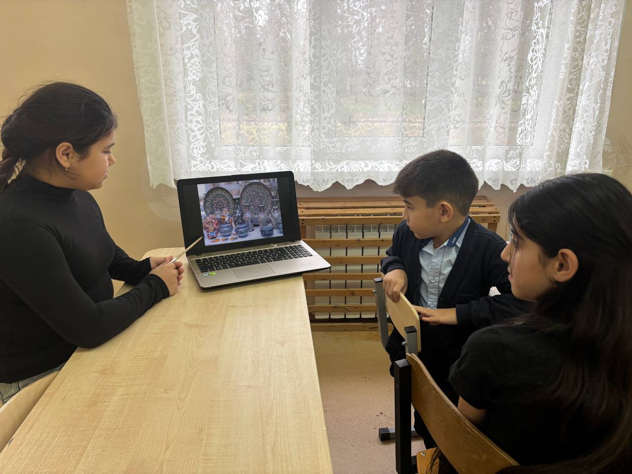 В рамках работы с учащимися-инофонами прошло тематическое занятие «Традиции и ценности, передающиеся из поколения в поколение» В рамках работы с учащимися-инофонами прошло тематическое занятие «Традиции и ценности, передающиеся из поколения в поколение»