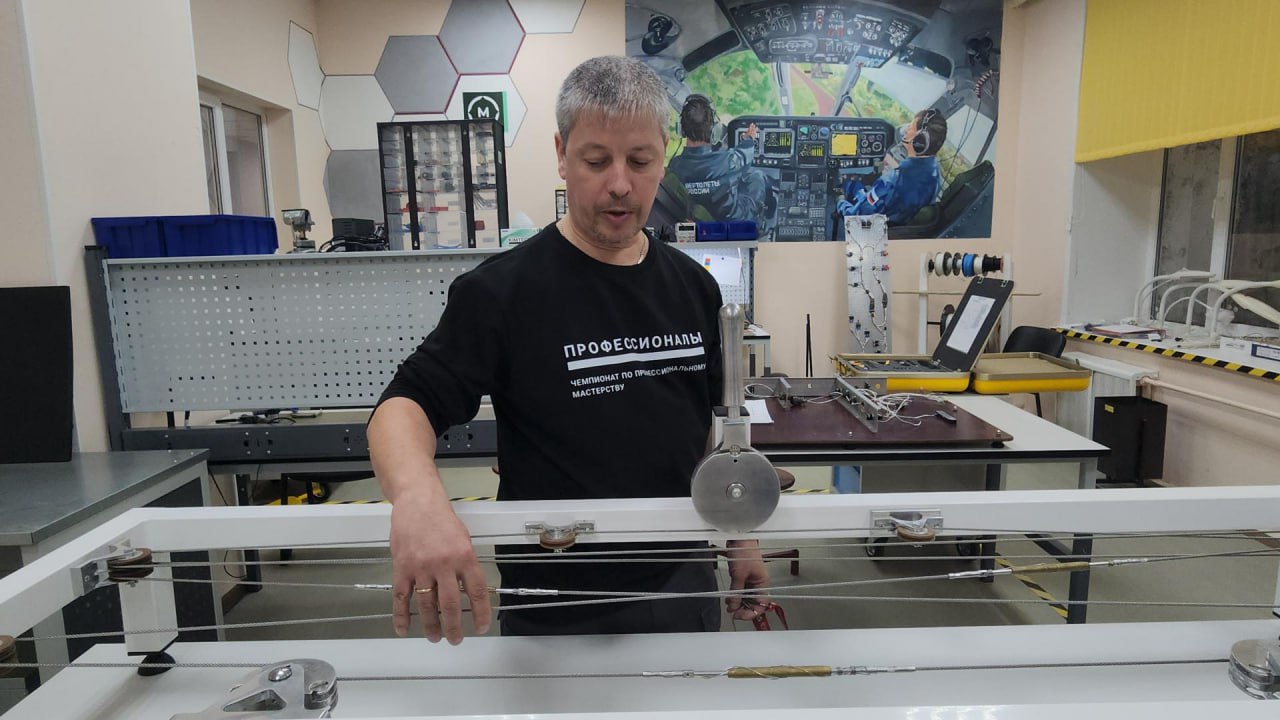 За билетом в будущее: Люберецкие школьники примерили на себя профессию авиатехника За билетом в будущее: Люберецкие школьники примерили на себя профессию авиатехника