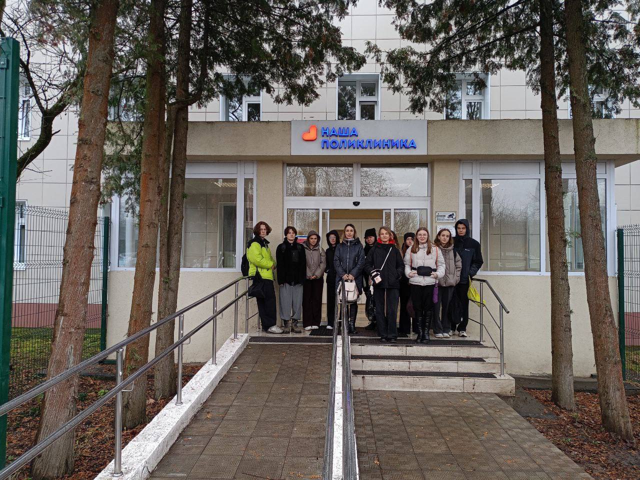 На протяжении нескольких дней ученики 10 классов школ муниципального округа Чехов Любучанской, №3 и №8 медицинского профиля посещали учреждения Чеховской городской больницы