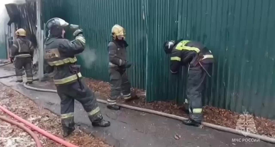 В Подмосковье огнеборцы МЧС России ликвидировали открытое горение