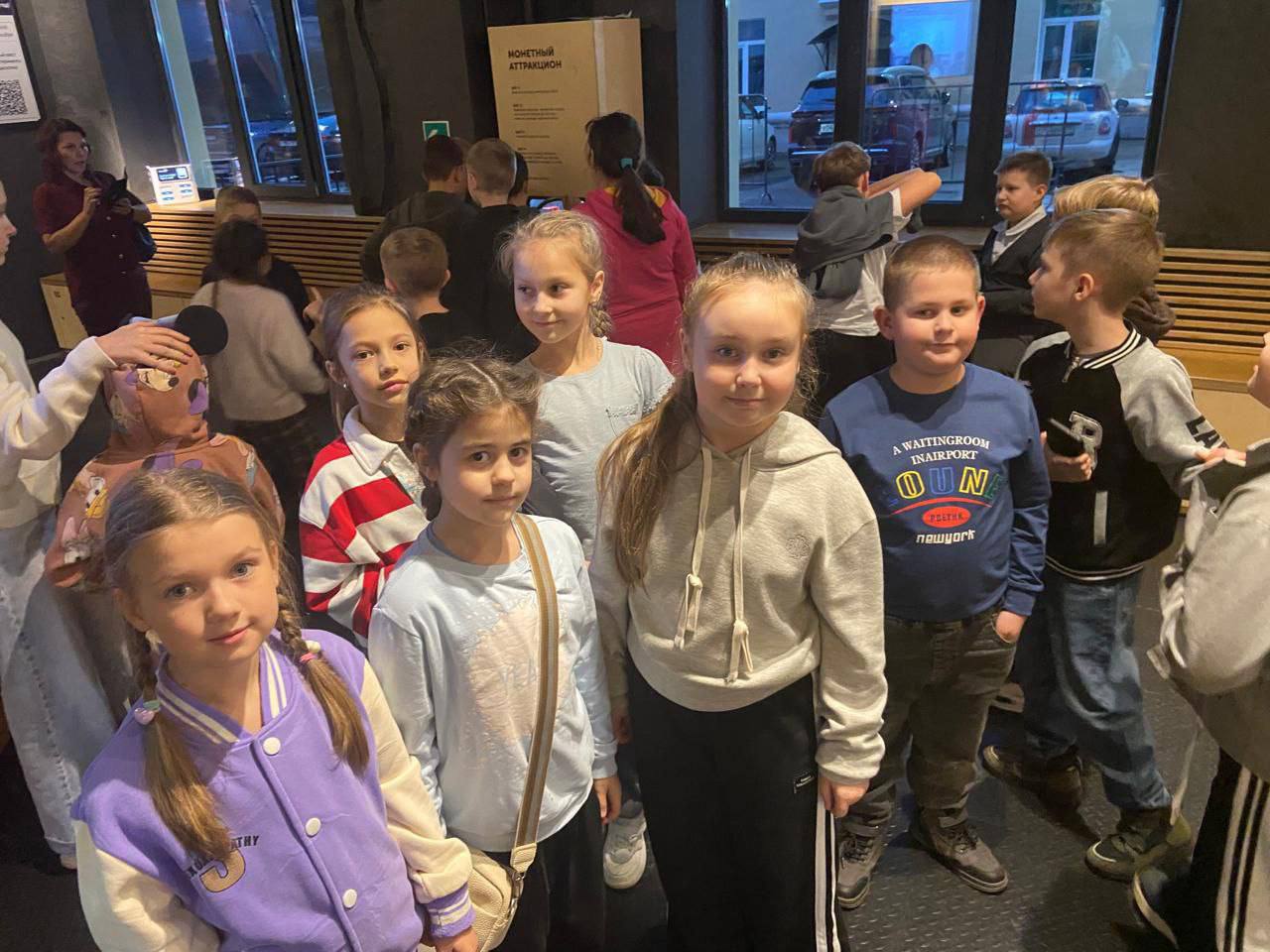 АКТИВНЫЕ КАНИКУЛЫ. Путешествие в мир науки 16 ноября 2025 г. 3-д, 3-е, 3-э классы с классными руководителями Кудряшовой А.А., Демченко М.О., Типаевой И.Н. и родителями совершили увлекательное путешествие в страну открытий и... АКТИВНЫЕ КАНИКУЛЫ. Путешествие в мир науки 16 ноября 2025 г. 3-д, 3-е, 3-э классы с классными руководителями Кудряшовой А.А., Демченко М.О., Типаевой И.Н. и родителями совершили увлекательное путешествие в страну открытий и...