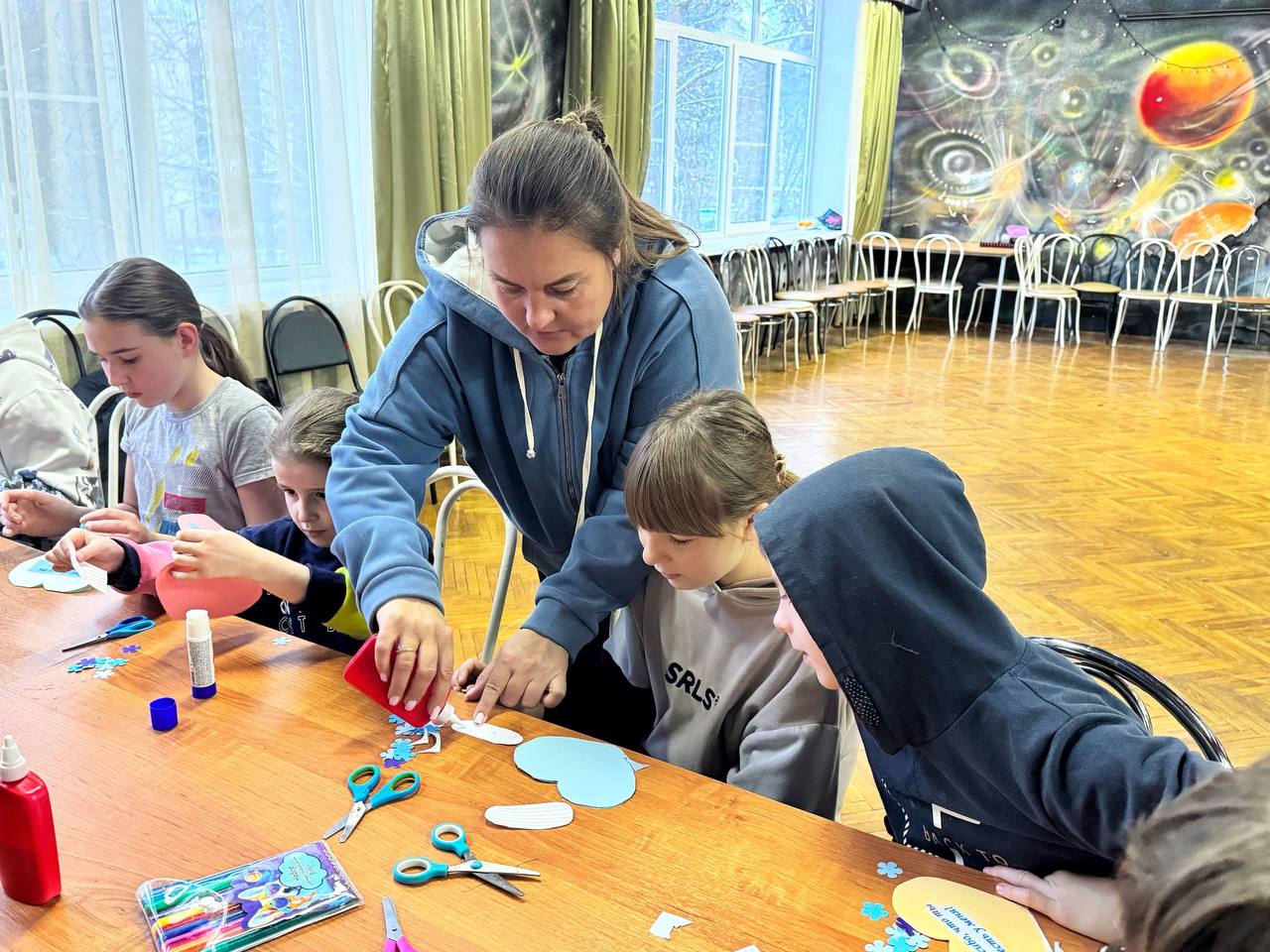 Открытки самым близким людям создали своими руками дети из ДЮОЦ «Мечта»