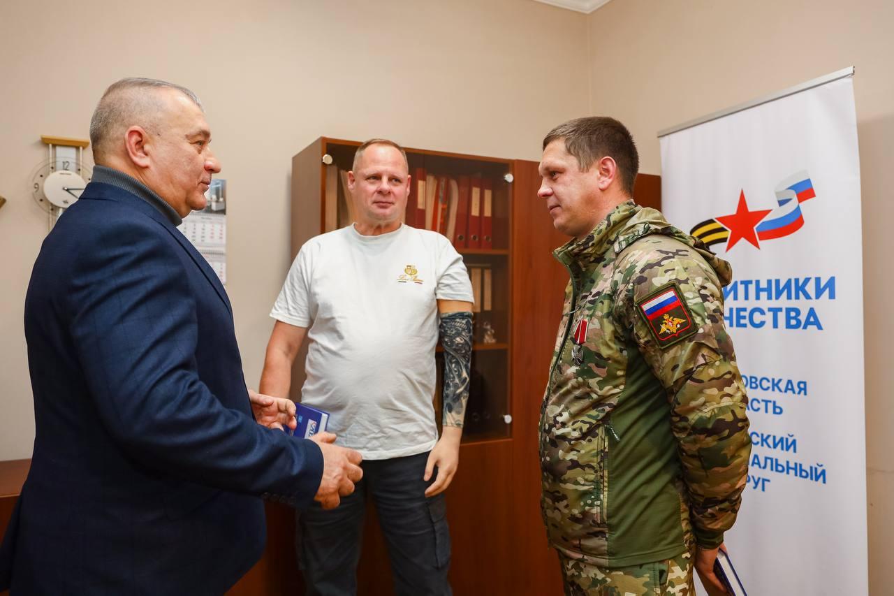 В Раменском округе героям СВО вручили адаптивную одежду В Раменском округе героям СВО вручили адаптивную одежду