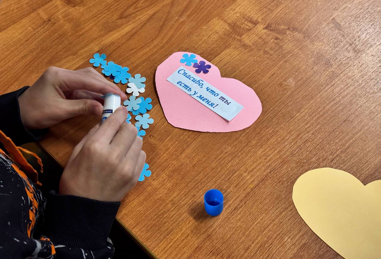 Открытки самым близким людям создали своими руками дети из ДЮОЦ «Мечта» Открытки самым близким людям создали своими руками дети из ДЮОЦ «Мечта»