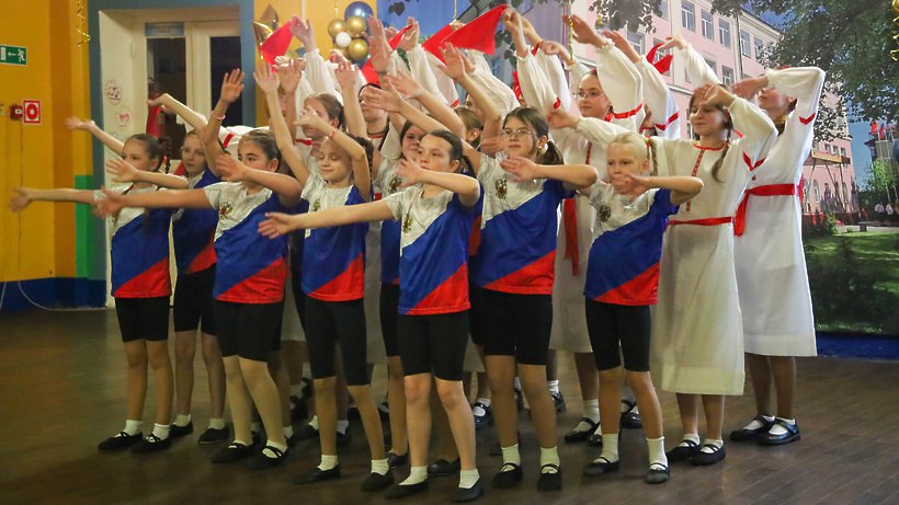 Школа №2 отметила 70летний юбилей праздничным концертом Школа №2 отметила 70летний юбилей праздничным концертом