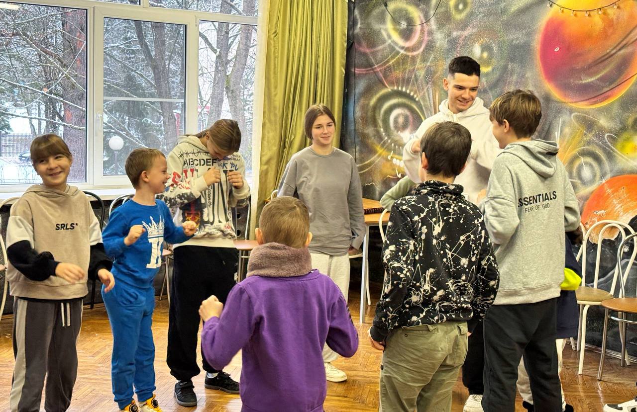 Открытки самым близким людям создали своими руками дети из ДЮОЦ «Мечта» Открытки самым близким людям создали своими руками дети из ДЮОЦ «Мечта»