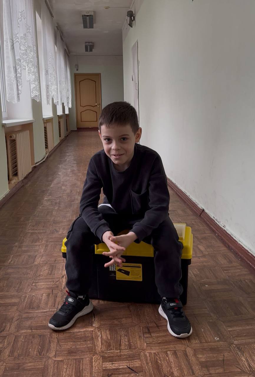 Прямо перед заслуженными каникулами в нашей гимназии (п. Васькино) царила особая атмосфера! Учебный день прошел без привычных тяжелых рюкзаков — был долгожданный «День без портфеля»! Ребята и учителя зарядились... Прямо перед заслуженными каникулами в нашей гимназии (п. Васькино) царила особая атмосфера! Учебный день прошел без привычных тяжелых рюкзаков — был долгожданный «День без портфеля»! Ребята и учителя зарядились...