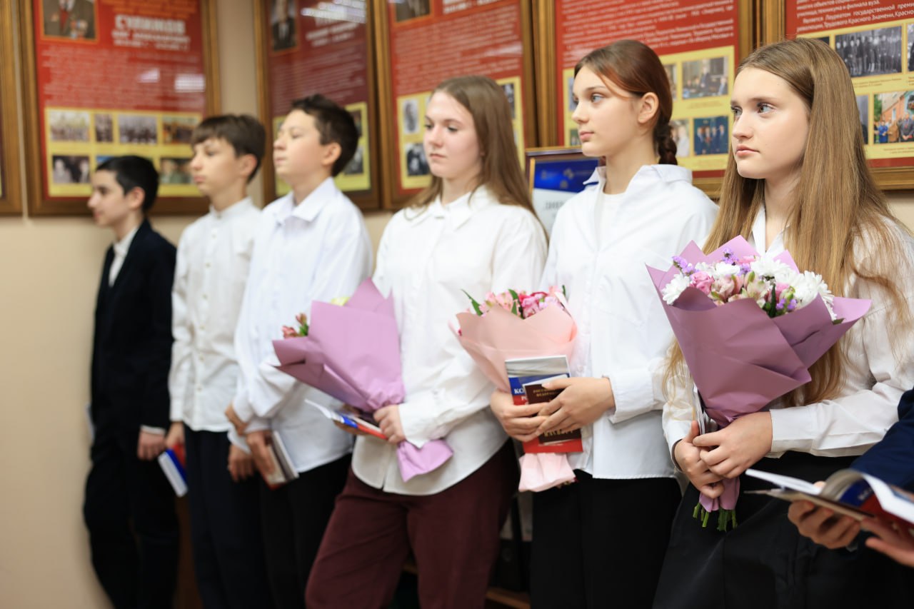 Юным жителям Королёва вручили первые паспорта Юным жителям Королёва вручили первые паспорта