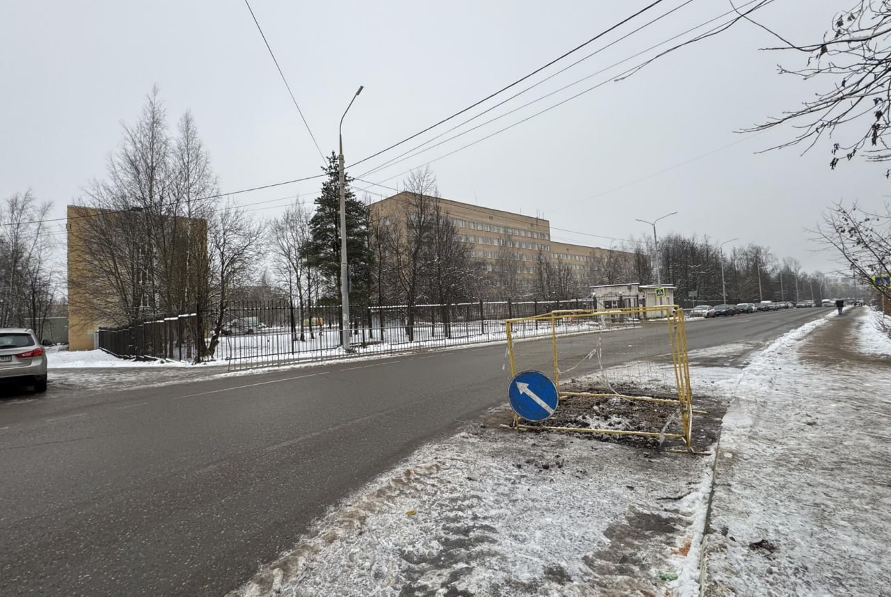 Подрядная организация «Сергиево-Посадское ДРСУ» восстановит дорожное покрытие на улице Дружбы в рамках гарантийных обязательств