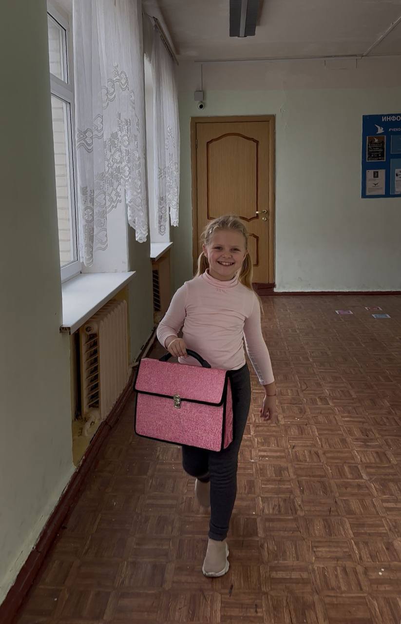 Прямо перед заслуженными каникулами в нашей гимназии (п. Васькино) царила особая атмосфера! Учебный день прошел без привычных тяжелых рюкзаков — был долгожданный «День без портфеля»! Ребята и учителя зарядились... Прямо перед заслуженными каникулами в нашей гимназии (п. Васькино) царила особая атмосфера! Учебный день прошел без привычных тяжелых рюкзаков — был долгожданный «День без портфеля»! Ребята и учителя зарядились...