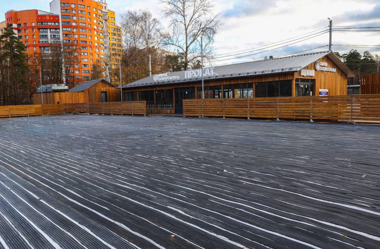 Глава Раменского округа посетил бесплатный каток на стадионе «Сатурн»