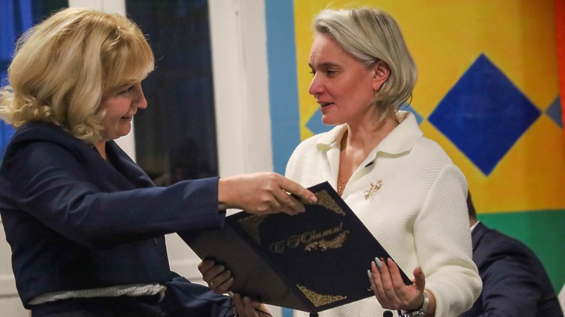 Школа №2 отметила 70летний юбилей праздничным концертом Школа №2 отметила 70летний юбилей праздничным концертом