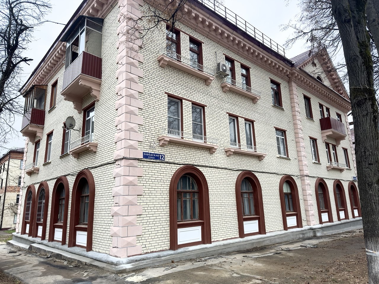 В подмосковном городе Видное завершается капитальный ремонт многоквартирного дома №12 по улице Заводской В подмосковном городе Видное завершается капитальный ремонт многоквартирного дома №12 по улице Заводской