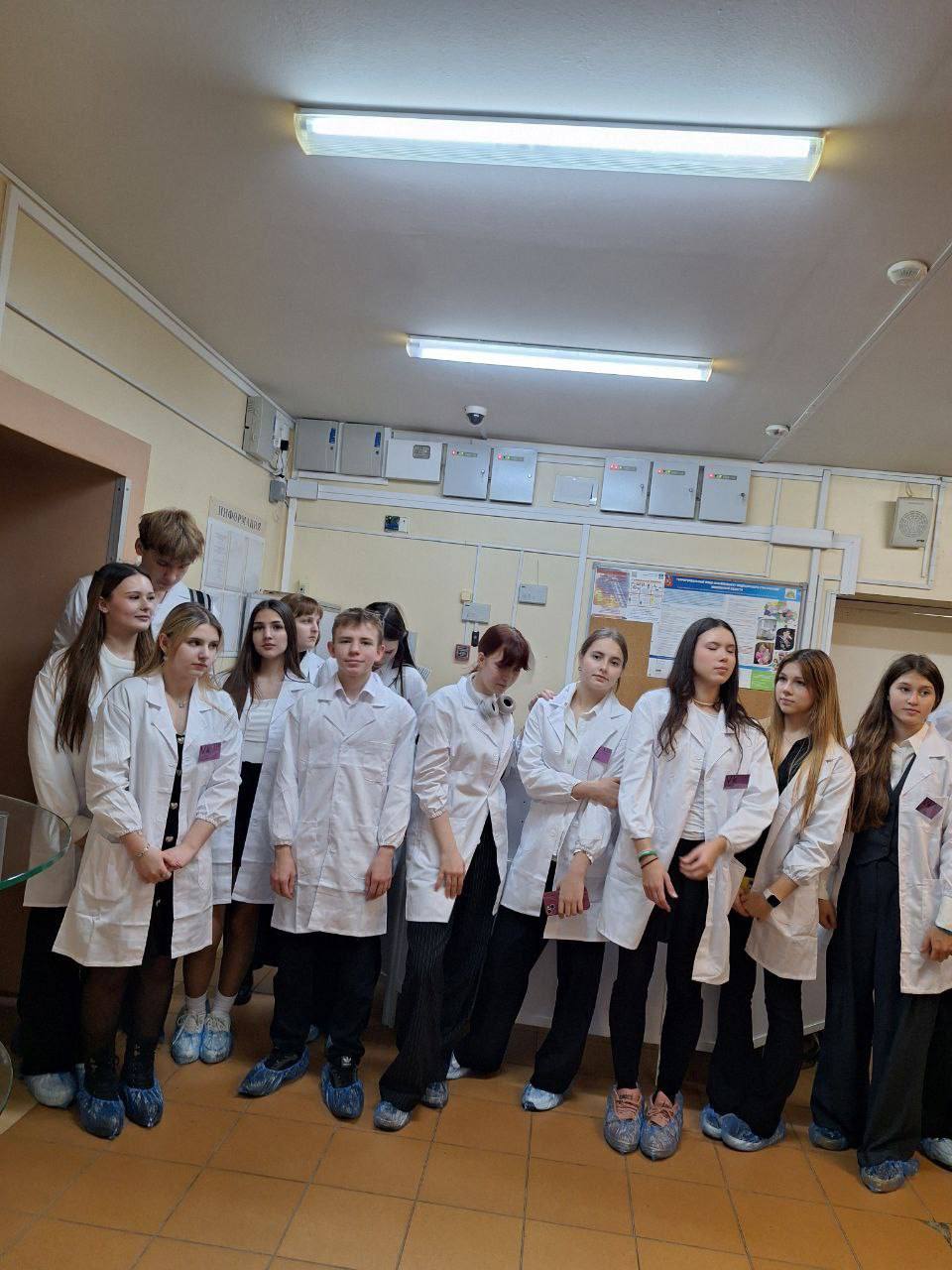 На протяжении нескольких дней ученики 10 классов школ муниципального округа Чехов Любучанской, №3 и №8 медицинского профиля посещали учреждения Чеховской городской больницы На протяжении нескольких дней ученики 10 классов школ муниципального округа Чехов Любучанской, №3 и №8 медицинского профиля посещали учреждения Чеховской городской больницы