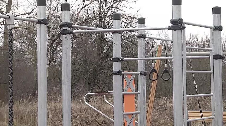 Сергей Мужальских: В поселке Малино вместе с жителями и представителями депутатского корпуса от фракции «Единая Россия» посетил новую воркаут-площадку