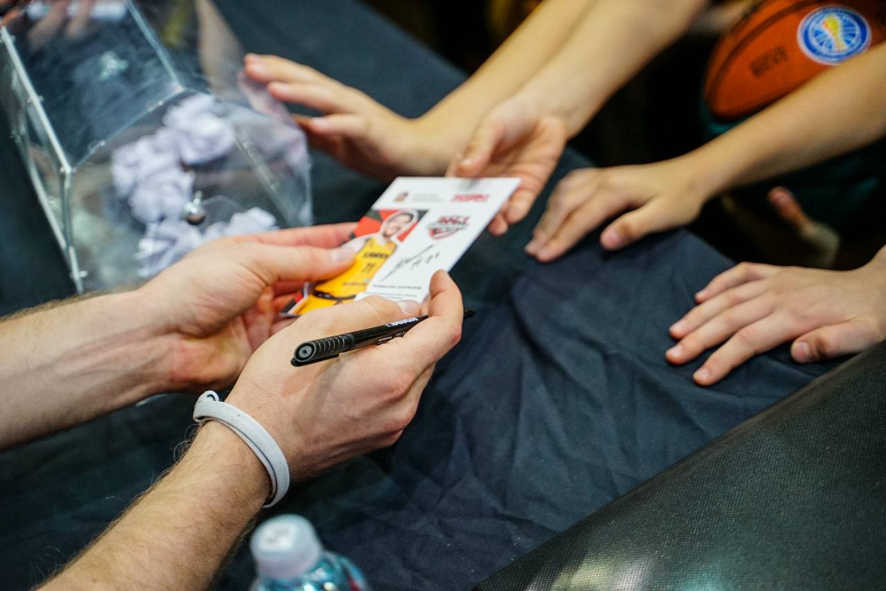 Звёзды баскетбола из Химок провели тренировку для юных спортсменов Звёзды баскетбола из Химок провели тренировку для юных спортсменов