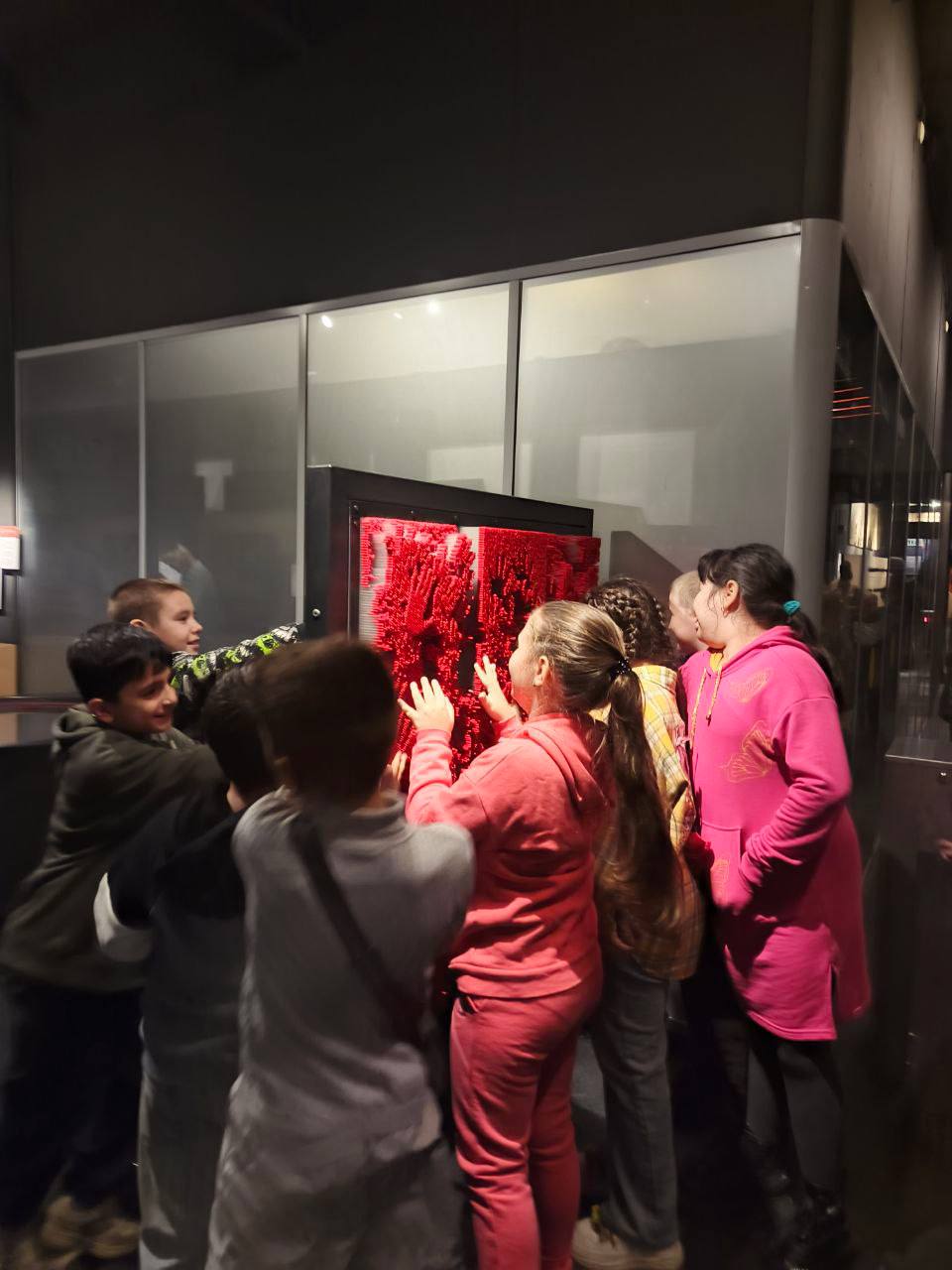 АКТИВНЫЕ КАНИКУЛЫ. Путешествие в мир науки 16 ноября 2025 г. 3-д, 3-е, 3-э классы с классными руководителями Кудряшовой А.А., Демченко М.О., Типаевой И.Н. и родителями совершили увлекательное путешествие в страну открытий и... АКТИВНЫЕ КАНИКУЛЫ. Путешествие в мир науки 16 ноября 2025 г. 3-д, 3-е, 3-э классы с классными руководителями Кудряшовой А.А., Демченко М.О., Типаевой И.Н. и родителями совершили увлекательное путешествие в страну открытий и...