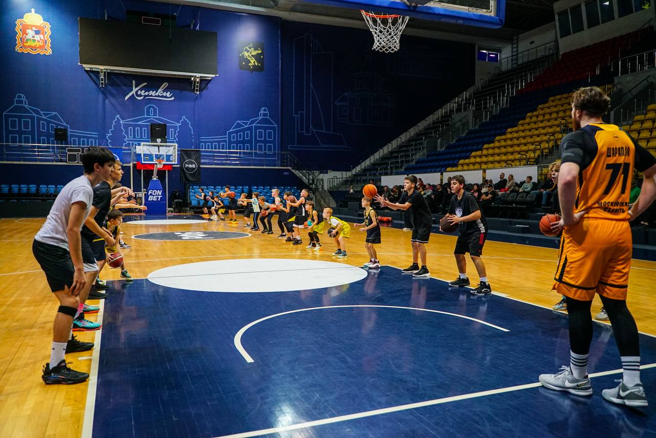 Звёзды баскетбола из Химок провели тренировку для юных спортсменов Звёзды баскетбола из Химок провели тренировку для юных спортсменов