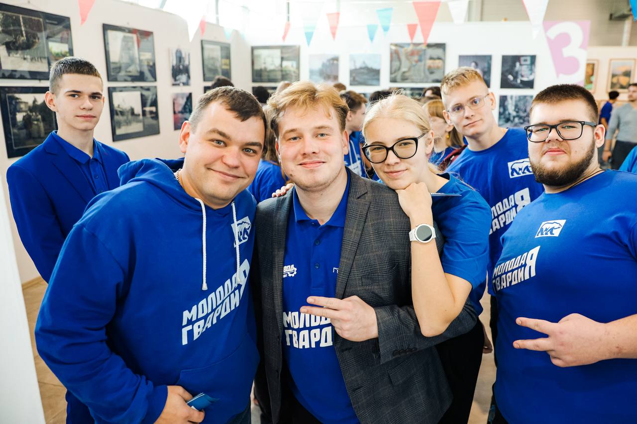 Активисты из разных городов Подмосковья отметили 20-летие «Молодой Гвардии Единой России» в Химках