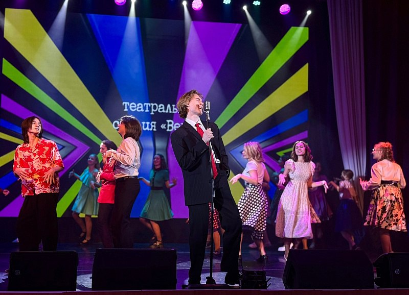 15 ноября гостеприимный зал Дома культуры «Гармония» в городе Белозерский вновь собрал гостей для важного события – открытия нового творческого сезона 15 ноября гостеприимный зал Дома культуры «Гармония» в городе Белозерский вновь собрал гостей для важного события – открытия нового творческого сезона