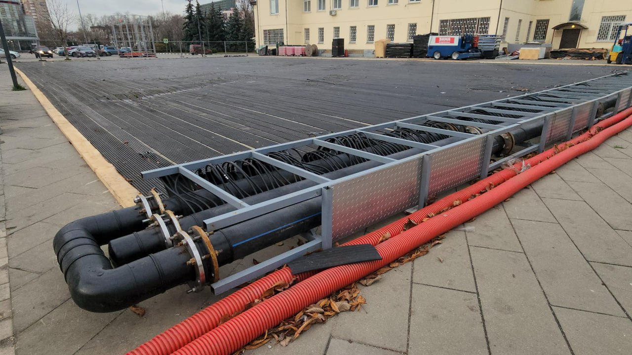 На центральной площади Люберец начали монтировать ледовый каток На центральной площади Люберец начали монтировать ледовый каток