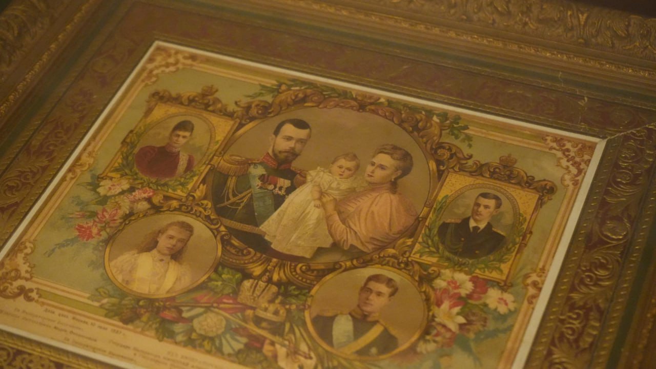 Краевед рассказала об экспонатах, которые хранят память о семье Романовых в Дзержинском Краевед рассказала об экспонатах, которые хранят память о семье Романовых в Дзержинском