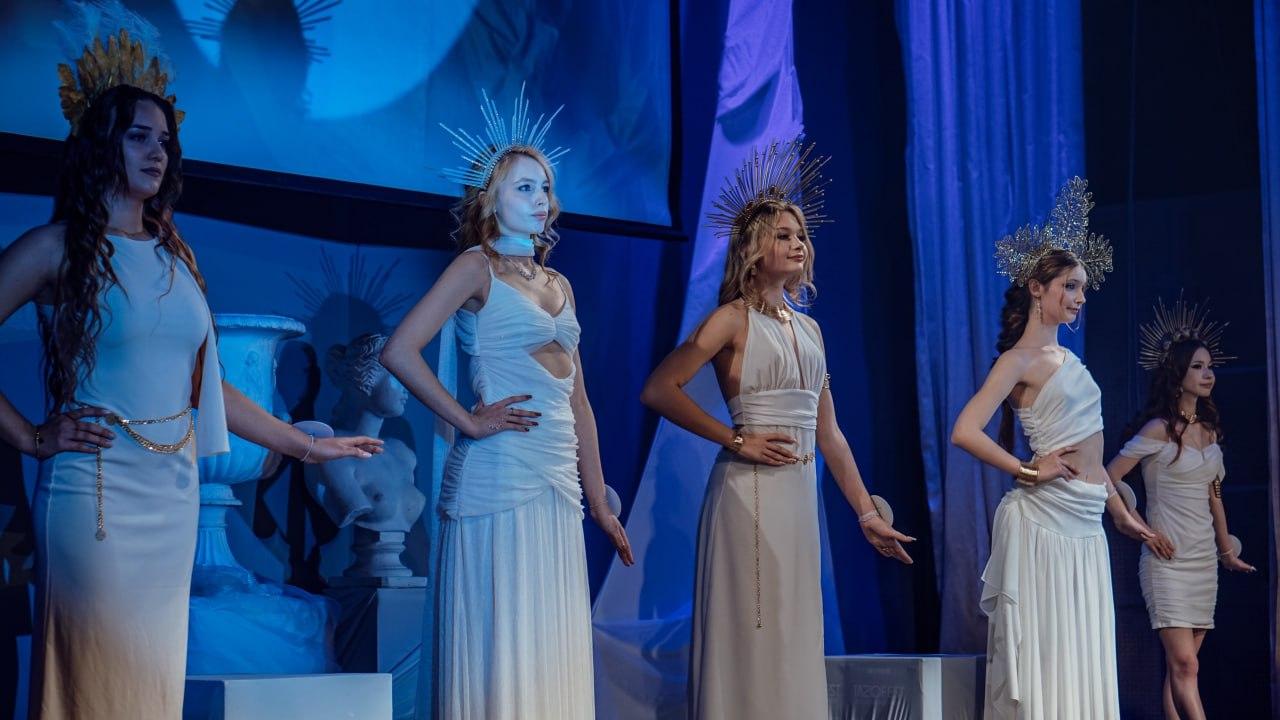 В Центре культуры и искусств города Электроугли 15 ноября состоялся финал конкурса «Девушка года» В Центре культуры и искусств города Электроугли 15 ноября состоялся финал конкурса «Девушка года»