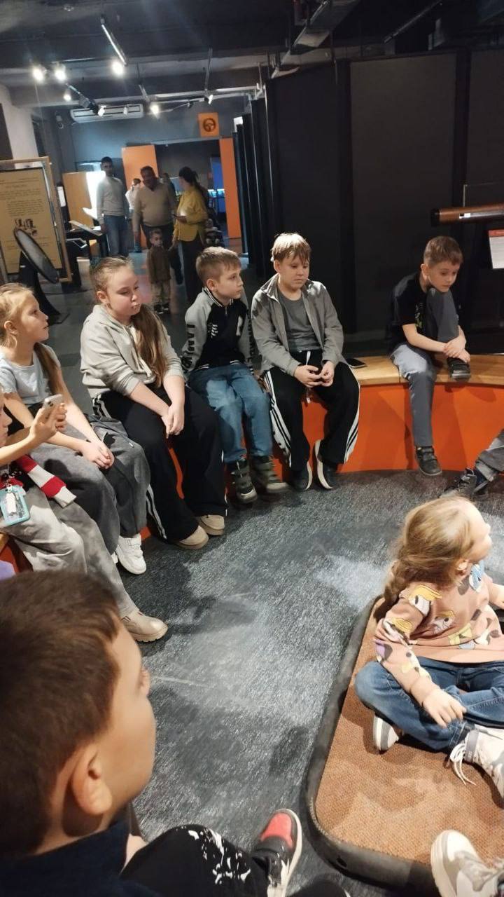 АКТИВНЫЕ КАНИКУЛЫ. Путешествие в мир науки 16 ноября 2025 г. 3-д, 3-е, 3-э классы с классными руководителями Кудряшовой А.А., Демченко М.О., Типаевой И.Н. и родителями совершили увлекательное путешествие в страну открытий и... АКТИВНЫЕ КАНИКУЛЫ. Путешествие в мир науки 16 ноября 2025 г. 3-д, 3-е, 3-э классы с классными руководителями Кудряшовой А.А., Демченко М.О., Типаевой И.Н. и родителями совершили увлекательное путешествие в страну открытий и...