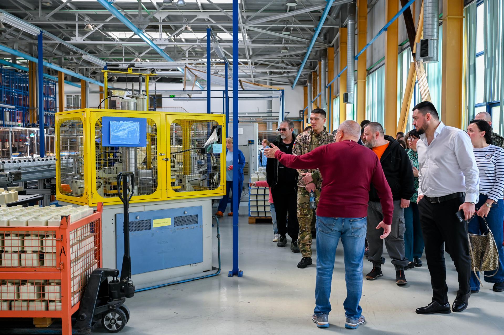 В Ленинском городском округе участников специальной военной операции продолжают знакомить с предприятиями муниципалитета в рамках губернаторского проекта «Промышленный туризм Московской области» В Ленинском городском округе участников специальной военной операции продолжают знакомить с предприятиями муниципалитета в рамках губернаторского проекта «Промышленный туризм Московской области»