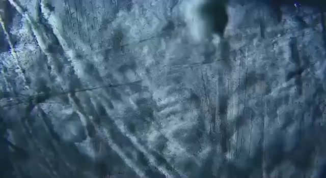 Тонкий лёд - одна из главных опасностей осенне-зимнего периода