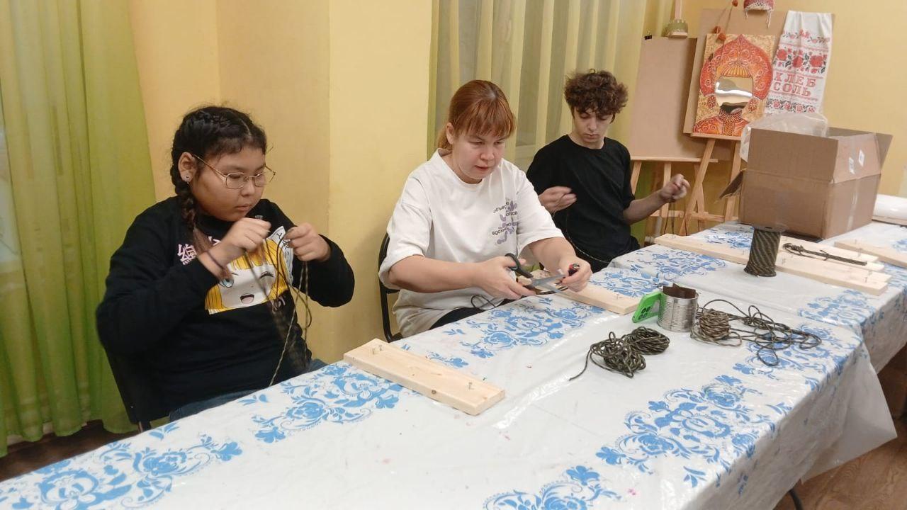 В Раменском делают тактические браслеты для участников СВО В Раменском делают тактические браслеты для участников СВО