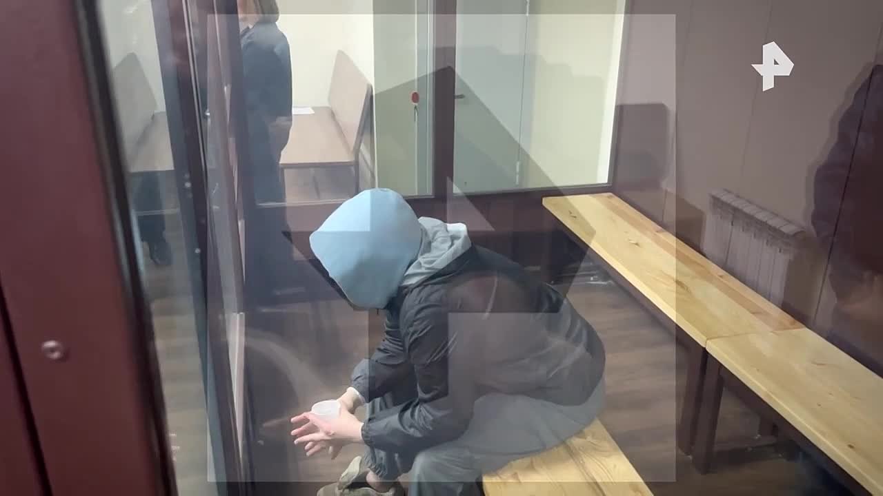 Мать, жестоко убившая своего сына в Подмосковье, доставили в суд для избрания меры пресечения, сообщил корреспондент РЕН ТВ