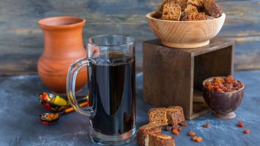 Лучшего летнего рецепта нарочно не придумаешь: этот квас готовится всего за 3 часа