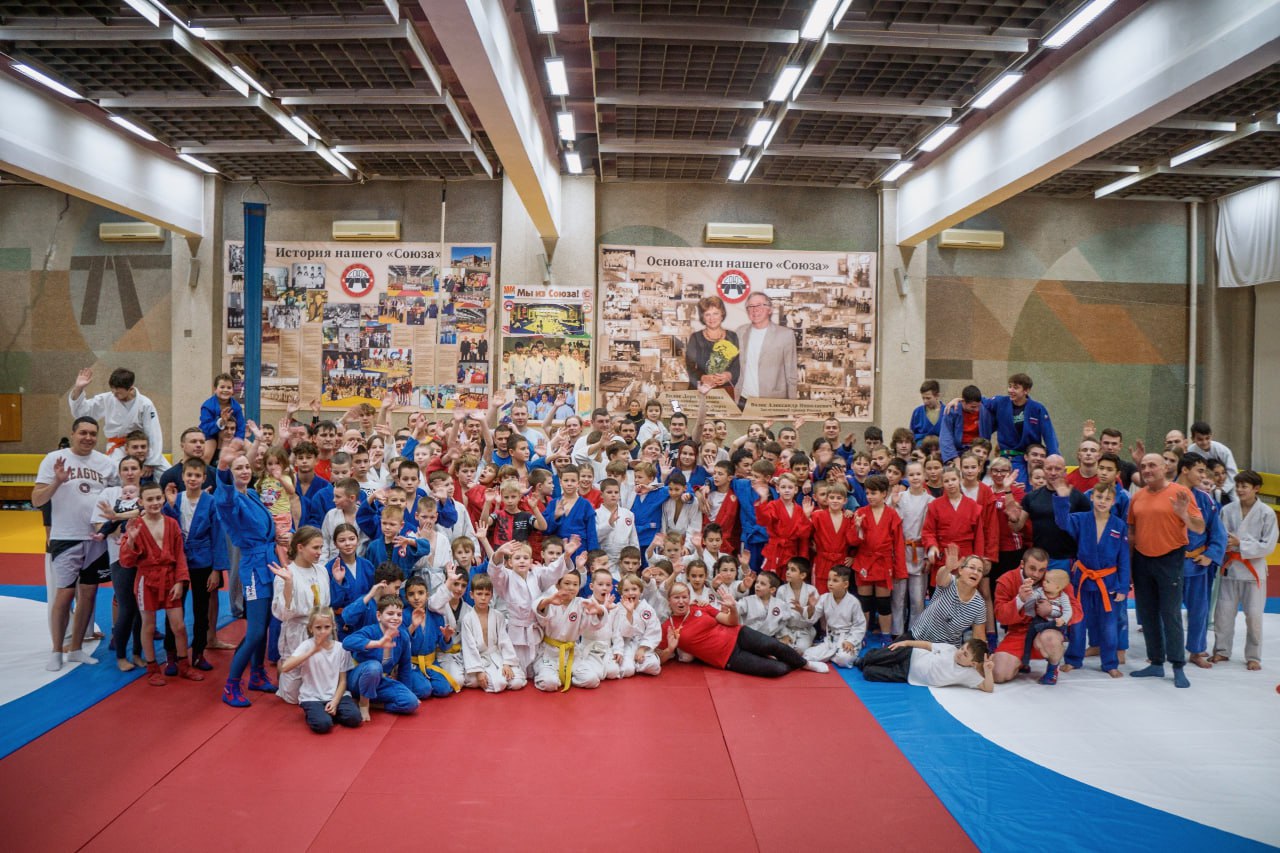 Более100 человек поучаствовали в открытой тренировке по самбо в спортшколе Дзержинского Более100 человек поучаствовали в открытой тренировке по самбо в спортшколе Дзержинского