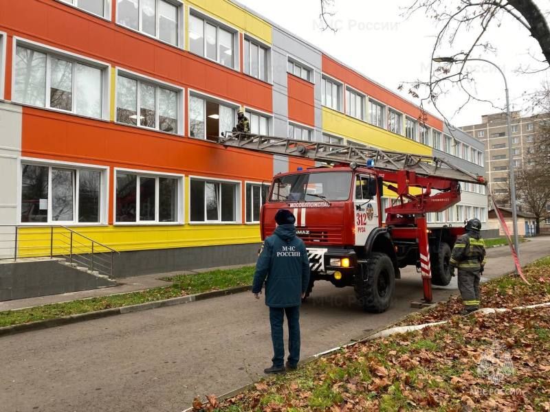 Учения пожарных проведены в Тучковской школе