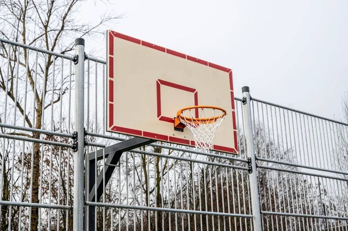 Городской округ Домодедово продолжает развивать спортивную инфраструктуру: в микрорайоне Востряково открылась новая универсальная спортивная площадка