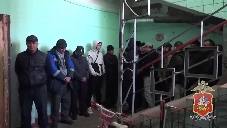 В ходе рейда в д. Чёрная Грязь полицией Подмосковья выявлен факт организации незаконной миграции