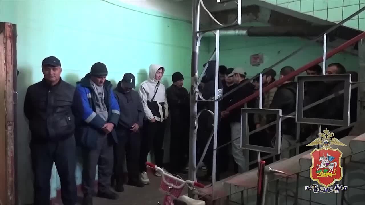 В ходе рейда в д. Чёрная Грязь полицией Подмосковья выявлен факт организации незаконной миграции