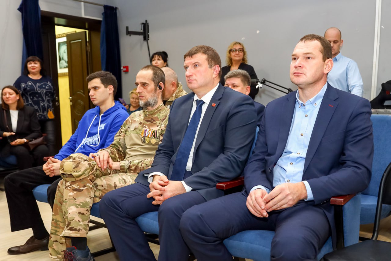 В ДК «Дементьевский» отметили 20-летие «Молодой Гвардии Единой России» интеллектуальной игрой «Вместе мы – Россия!» В ДК «Дементьевский» отметили 20-летие «Молодой Гвардии Единой России» интеллектуальной игрой «Вместе мы – Россия!»