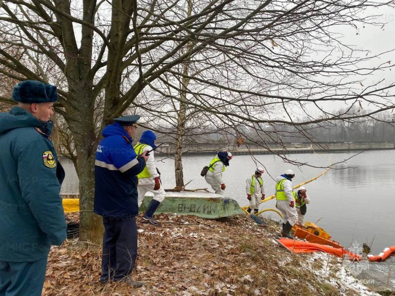 В Подмосковье прошли учения по ликвидации разлива нефтепродуктов