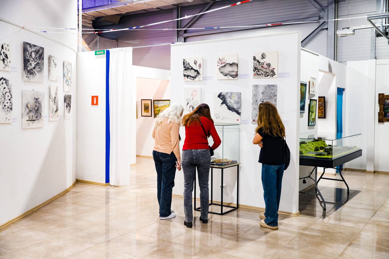 В Химках открыли выставку японской живописи В Химках открыли выставку японской живописи