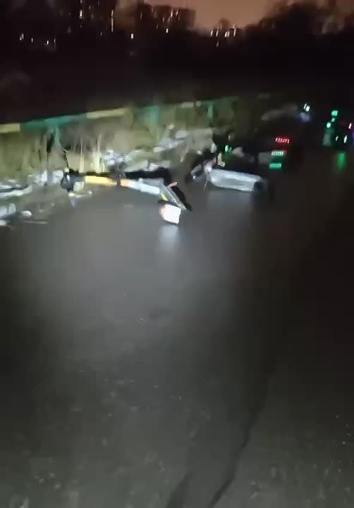 Кладбище самокатов обнаружили по дороге из Мытищ в Москву