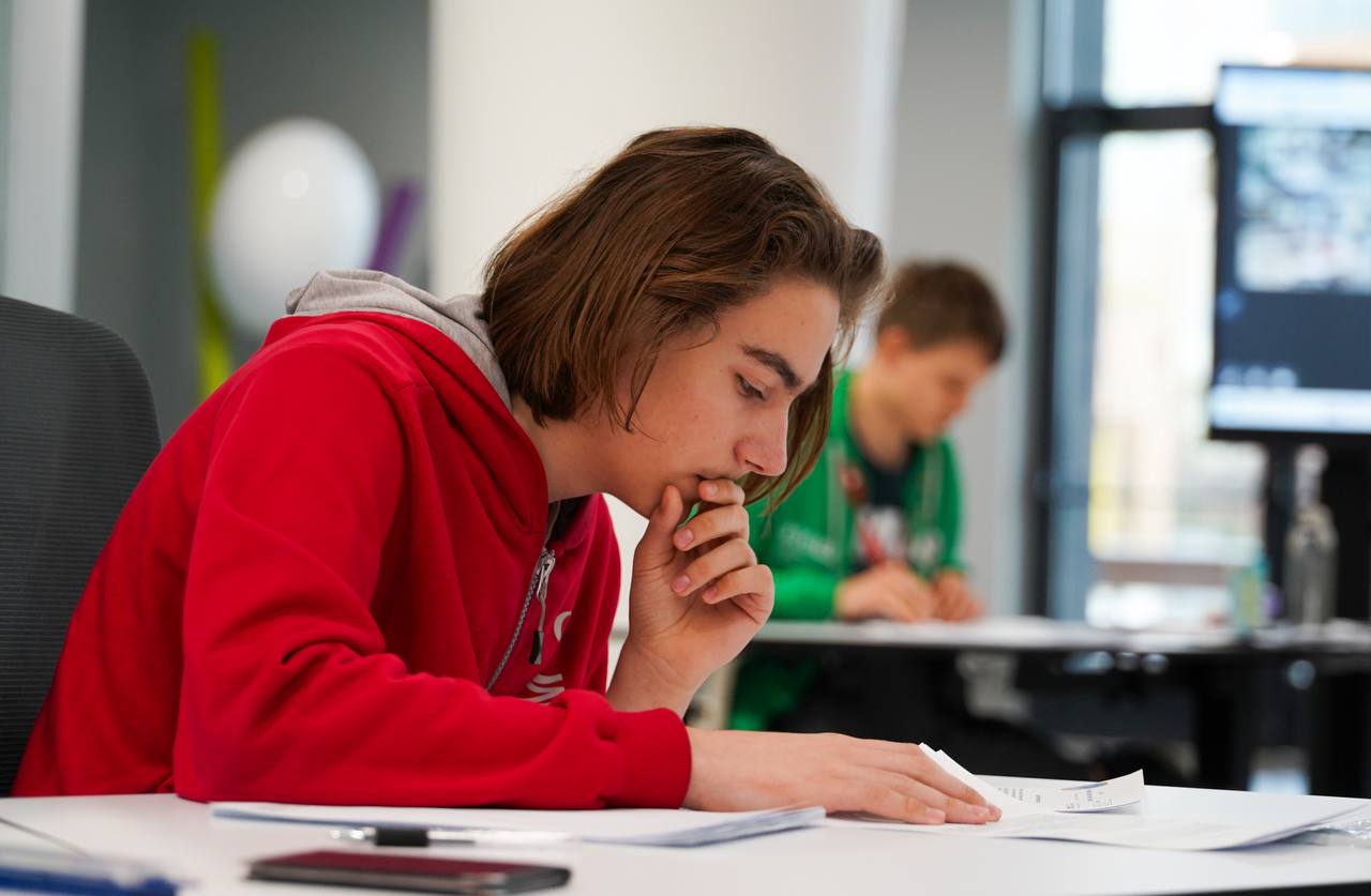 10-классники из Долгопрудного блеснули знаниями на международной астрономической олимпиаде 10-классники из Долгопрудного блеснули знаниями на международной астрономической олимпиаде