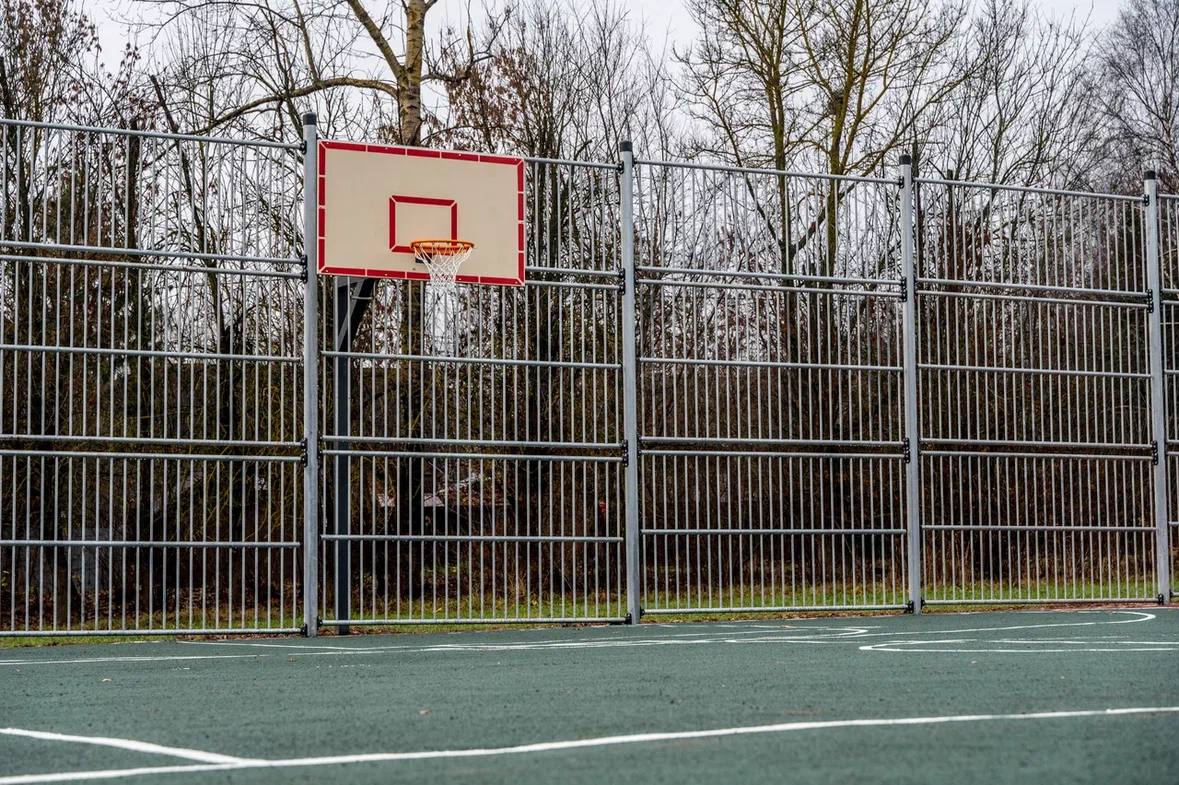 Городской округ Домодедово продолжает развивать спортивную инфраструктуру: в микрорайоне Востряково открылась новая универсальная спортивная площадка Городской округ Домодедово продолжает развивать спортивную инфраструктуру: в микрорайоне Востряково открылась новая универсальная спортивная площадка