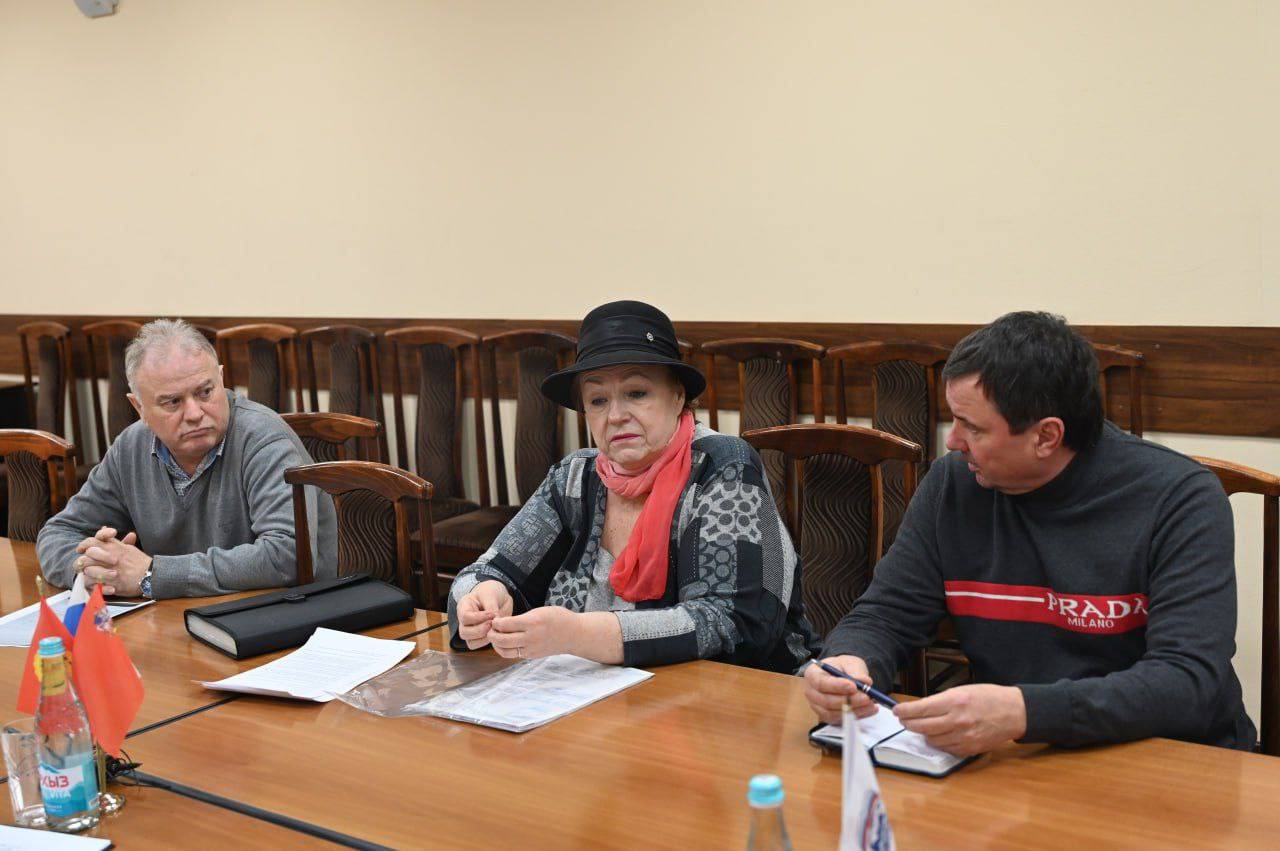 Глава городского округа Серпухов Алексей Шимко провел личный прием граждан, как секретарь местного отделения партии «Единая Россия» Глава городского округа Серпухов Алексей Шимко провел личный прием граждан, как секретарь местного отделения партии «Единая Россия»