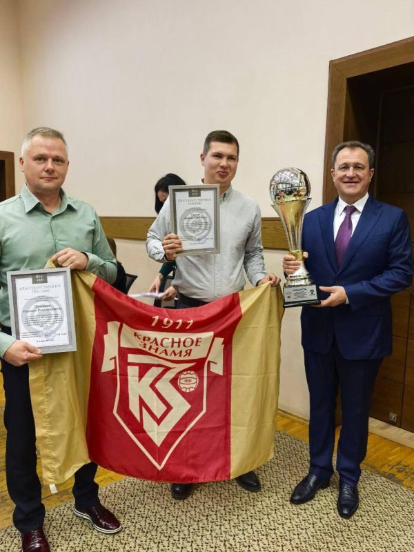 18 ноября оперативное совещании в администрации Богородского округа началось одновременно с приятного и знакового события