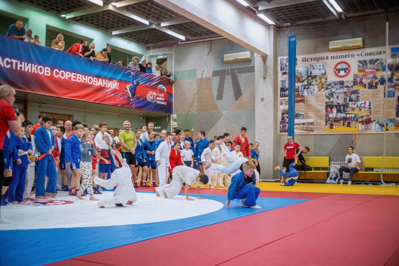 Более100 человек поучаствовали в открытой тренировке по самбо в спортшколе Дзержинского Более100 человек поучаствовали в открытой тренировке по самбо в спортшколе Дзержинского