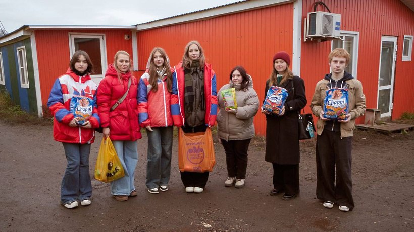 Волонтёры из передали приюту для животных 20 килограммов корма Волонтёры из передали приюту для животных 20 килограммов корма