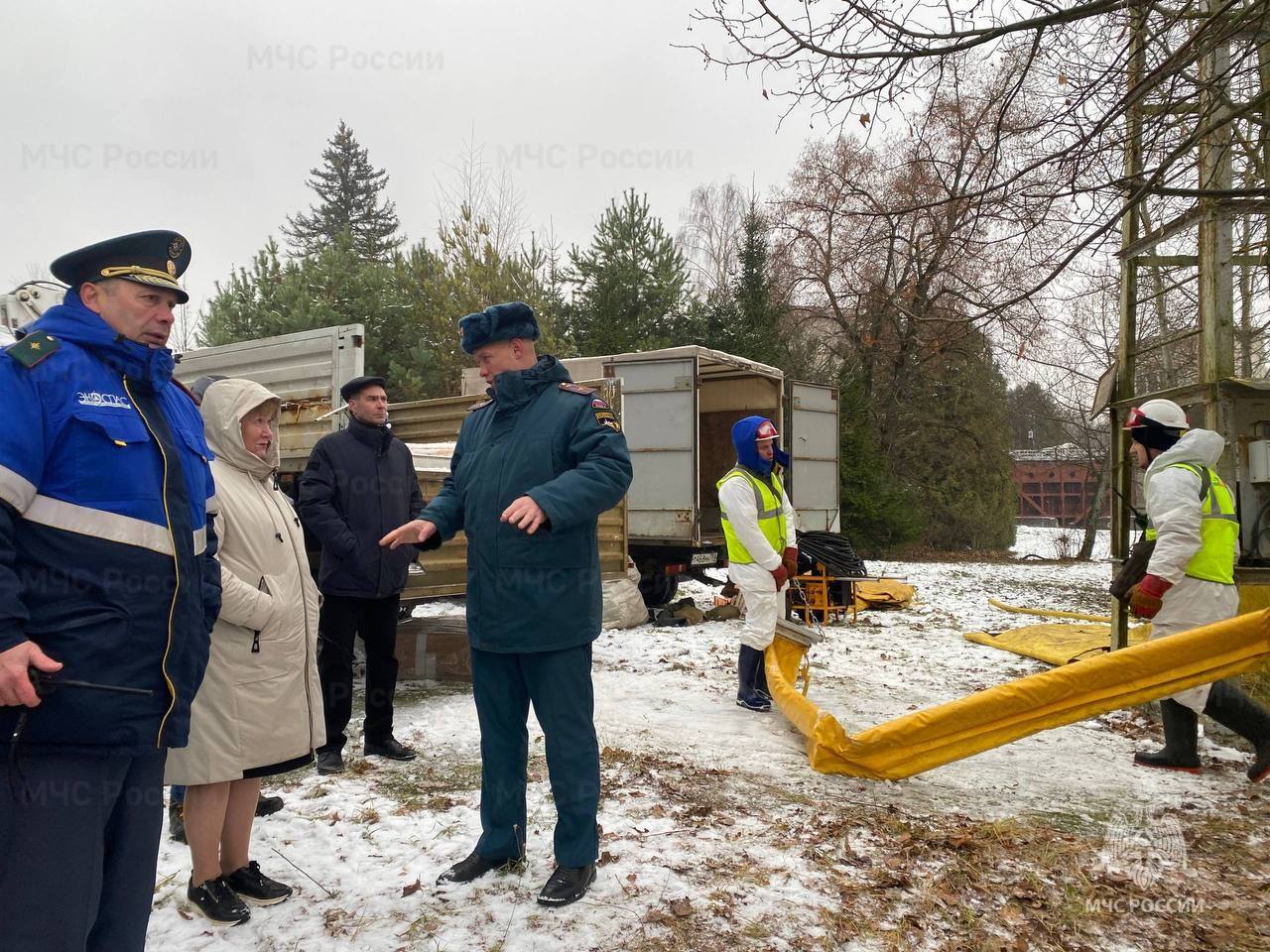 В Подмосковье прошли учения по ликвидации разлива нефтепродуктов В Подмосковье прошли учения по ликвидации разлива нефтепродуктов
